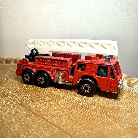 Vintage Die-Cast Lot of 10 Emergency & Utility Matchbox Vehicles - Police, Fire - Picture 11 of 16